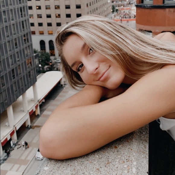 Meet your Posher, Lauren - Picture 4 of 8